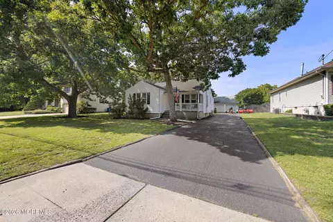 20 Weston Pl, Eatontown, NJ 07724