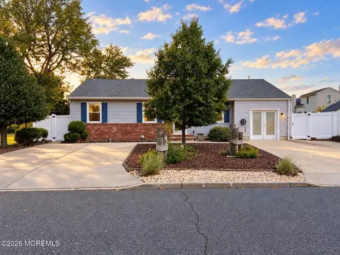907 7th St, Union Beach, NJ 07735