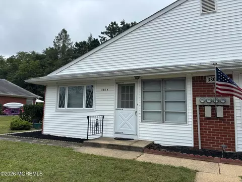 380 Fairway Ln #A, Whiting, NJ 08759