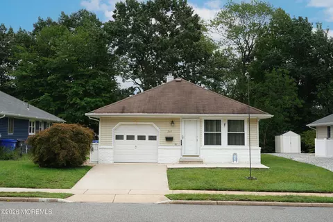 2117 Mount Hope Ln, Toms River, NJ 08753