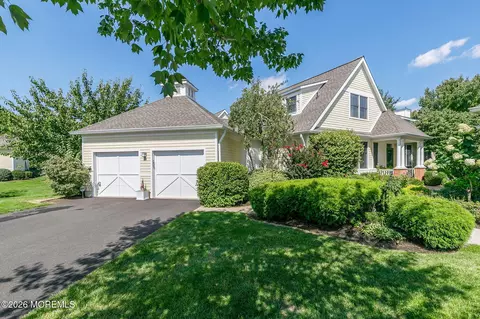 78 Thornbrooke Dr, Shrewsbury, NJ 07702