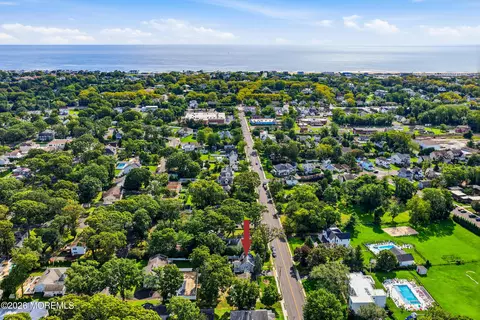 289 Roosevelt Ave, Oakhurst, NJ 07755