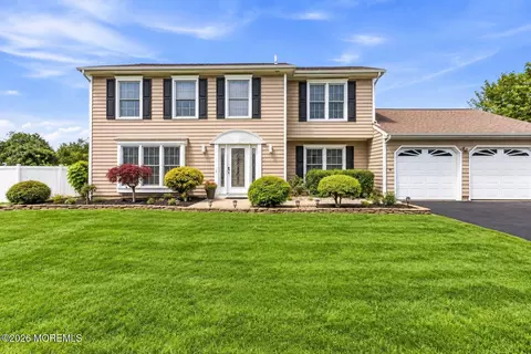 7 Thetford Ln, Marlboro, NJ 07746