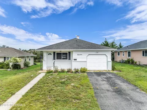 19 Saint David Dr, Toms River, NJ 08757