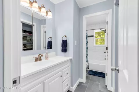 Bath - 706 Christopher Ct, Brick, NJ 08724 photo 2 of 5