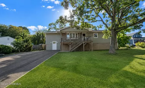 25 Boom Ln, Brick, NJ 08723