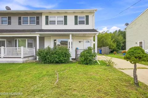 814 Laurel St, Lakehurst, NJ 08733