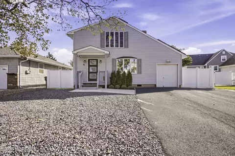 40 Osprey Dr, Toms River, NJ 08753