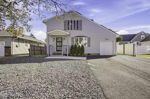40 Osprey Dr, Toms River, NJ 08753