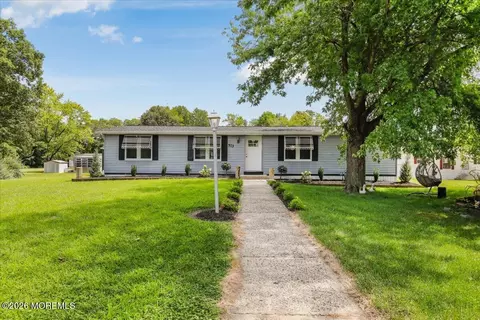 573 Cherin Rd, Freehold, NJ 07728