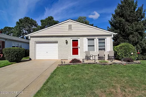 31 Buena Visa Dr, Toms River, NJ 08757