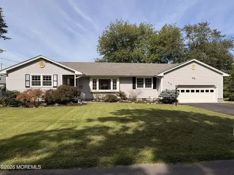 538 Robinhood Rd, Brick, NJ 08724