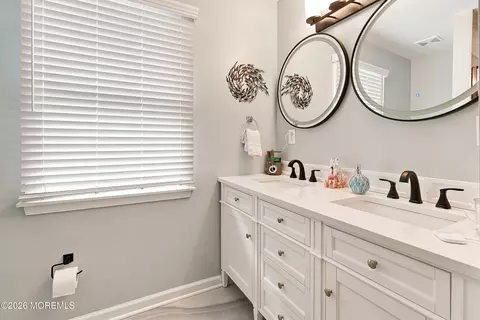 Bath - 93 Baltic Ave, Waretown, NJ 08758 photo 4 of 6