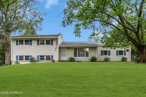 20 Fairfield Dr, Tinton Falls, NJ 07724