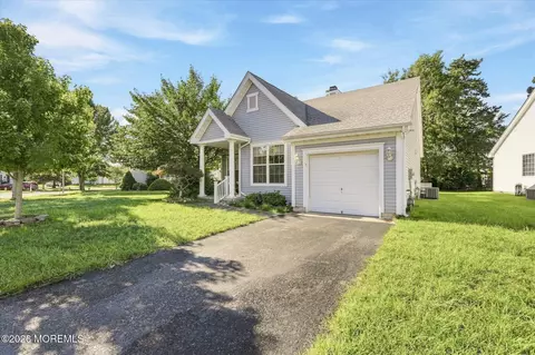 30 Fountain View Dr, Barnegat, NJ 08005