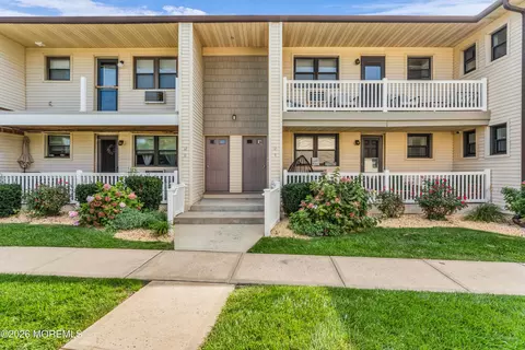 9 Wharfside Dr, Monmouth Beach, NJ 07750