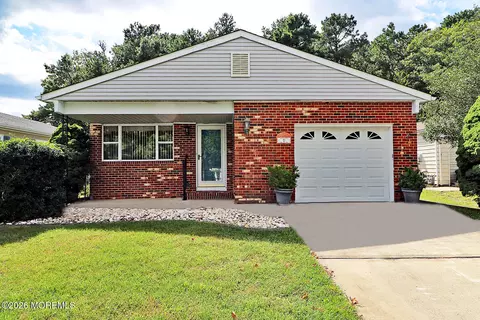 7 Point Blanche Ct, Toms River, NJ 08757