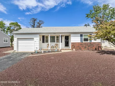 62 Westbrook Dr, Toms River, NJ 08757