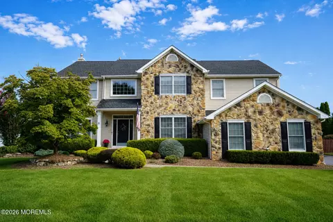 8 Alyssa Ln, Manalapan, NJ 07726