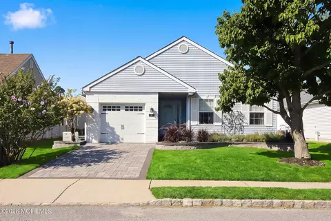 5 Cancun St, Toms River, NJ 08757
