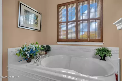 Bath - 3 Eagleswood Dr, Waretown, NJ 08758 photo 2 of 3