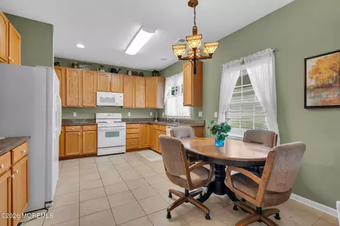 Kitchen - 3 Eagleswood Dr, Waretown, NJ 08758 photo 1 of 4