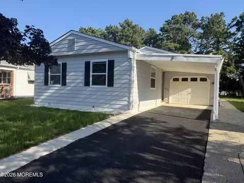 8 Gorginio Dr, Toms River, NJ 08757