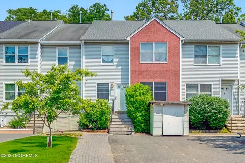 131 Forest Park Cir, Lakewood, NJ 08701
