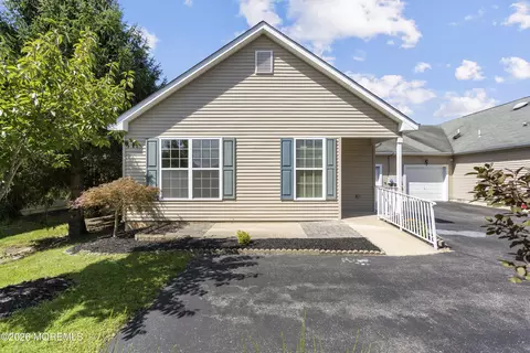 35 Fennel Ct, Manchester, NJ 08759