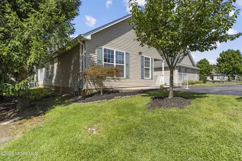 35 Fennel Ct, Manchester, NJ 08759