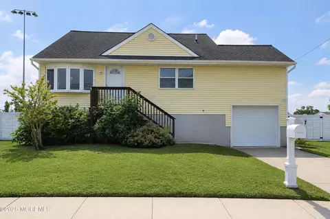 6 Dibling St, Union Beach, NJ 07735