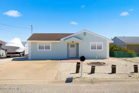 216 Montclair Rd S, Barnegat, NJ 08005