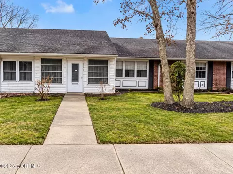 223 Buckingham Ct # B, Lakewood, NJ 08701