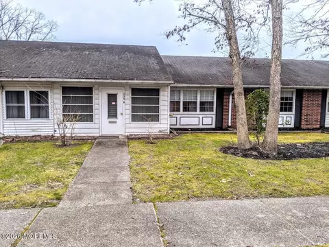 223 Buckingham Ct # B, Lakewood, NJ 08701