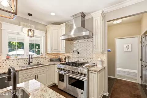 Kitchen - 11 Swallow Tail Ct, Jackson, NJ 08527 photo 4 of 6
