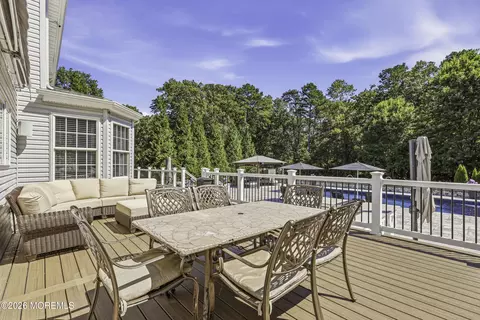 Exterior - 11 Swallow Tail Ct, Jackson, NJ 08527 photo 6 of 13