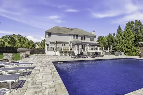 Exterior - 11 Swallow Tail Ct, Jackson, NJ 08527 photo 9 of 13