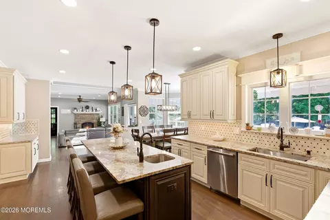 Kitchen - 11 Swallow Tail Ct, Jackson, NJ 08527 photo 5 of 6