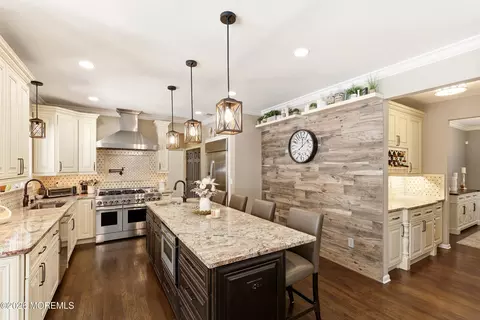 Kitchen - 11 Swallow Tail Ct, Jackson, NJ 08527 photo 3 of 6