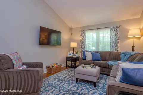 Living - 20 Eisenhower Ct, Matawan, NJ 07747 photo 2 of 4