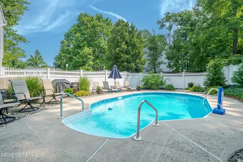Exterior - 20 Eisenhower Ct, Matawan, NJ 07747 photo 6 of 9