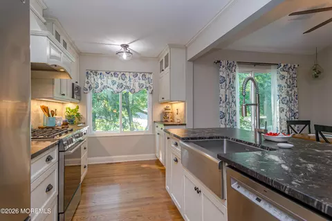 Kitchen - 20 Eisenhower Ct, Matawan, NJ 07747 photo 3 of 4