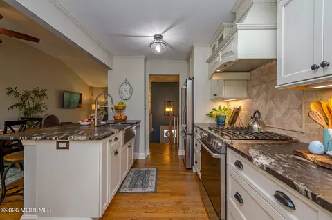Kitchen - 20 Eisenhower Ct, Matawan, NJ 07747 photo 4 of 4
