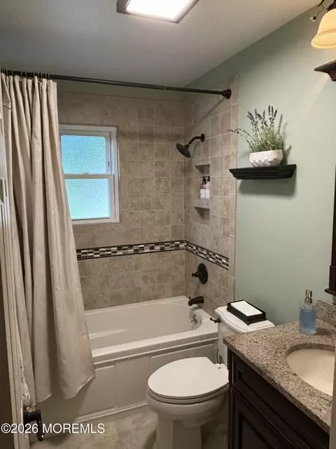 Bath - 20 Eisenhower Ct, Matawan, NJ 07747 photo 2 of 3