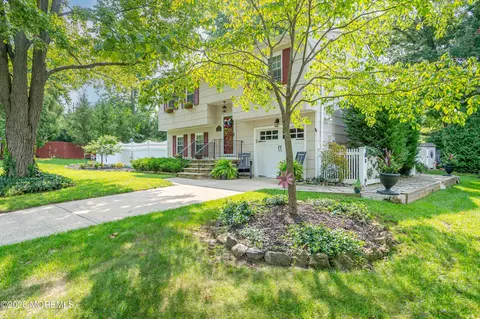 Exterior - 20 Eisenhower Ct, Matawan, NJ 07747 photo 3 of 9