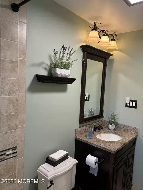 Bath - 20 Eisenhower Ct, Matawan, NJ 07747 photo 1 of 3