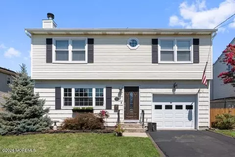 97 Perry St, Keyport, NJ 07735
