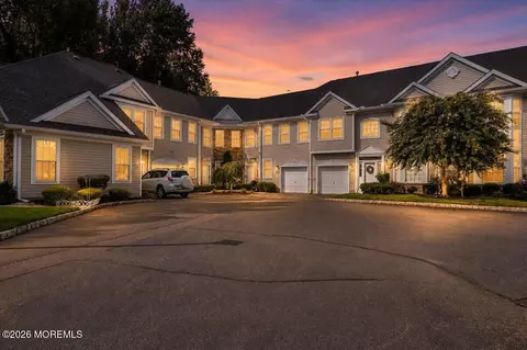 170 Shinnecock Dr, Manalapan, NJ 07726