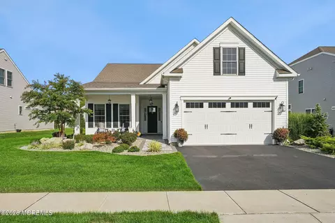 34 Pasture Dr, Farmingdale, NJ 07727
