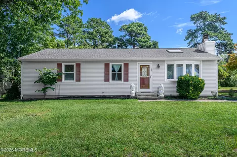 300 Beechmont St, Toms River, NJ 08757